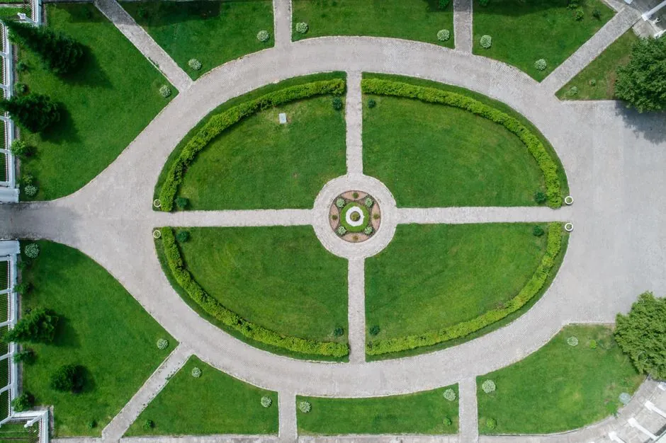 Jardin paysagé extérieur avec terrasse